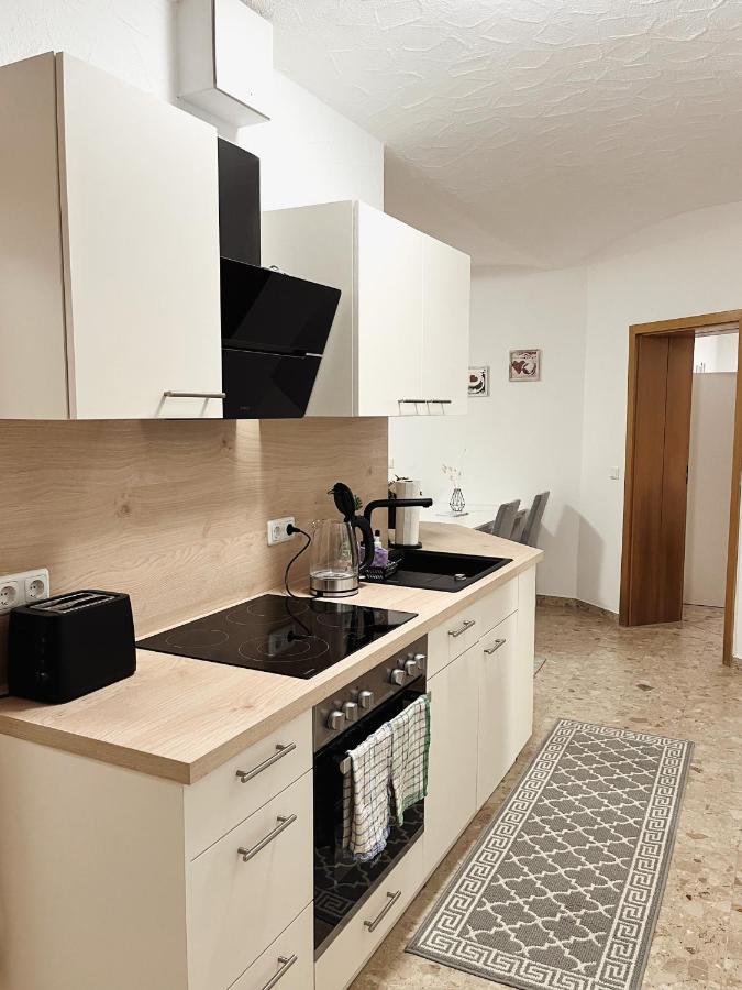 Bohnapartments Elisa - Wohlfuehlapartment Mit 2 Gratis Parkplaetzen Und 3 Schlafzimmern - Wlan - Vollausstattung Erfurt Eksteriør billede