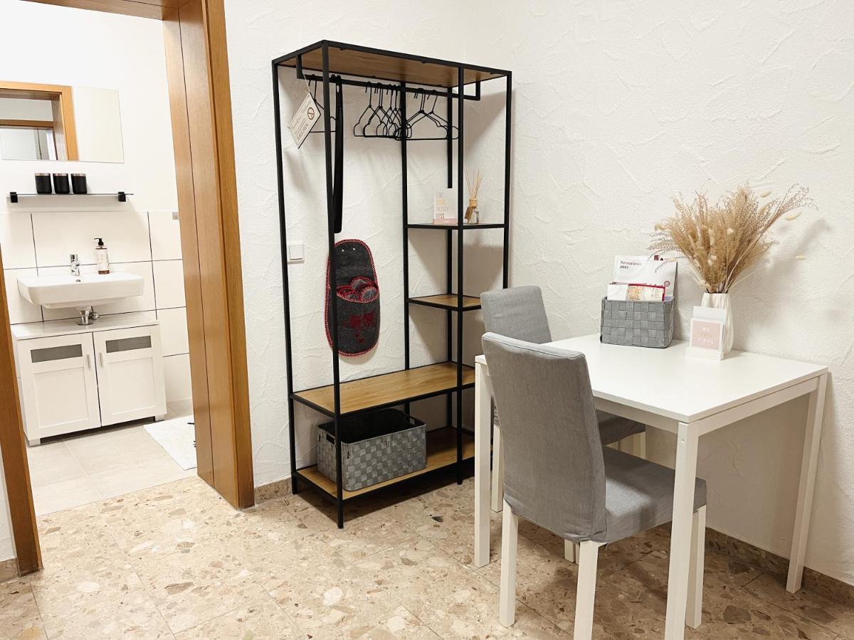 Bohnapartments Elisa - Wohlfuehlapartment Mit 2 Gratis Parkplaetzen Und 3 Schlafzimmern - Wlan - Vollausstattung Erfurt Eksteriør billede