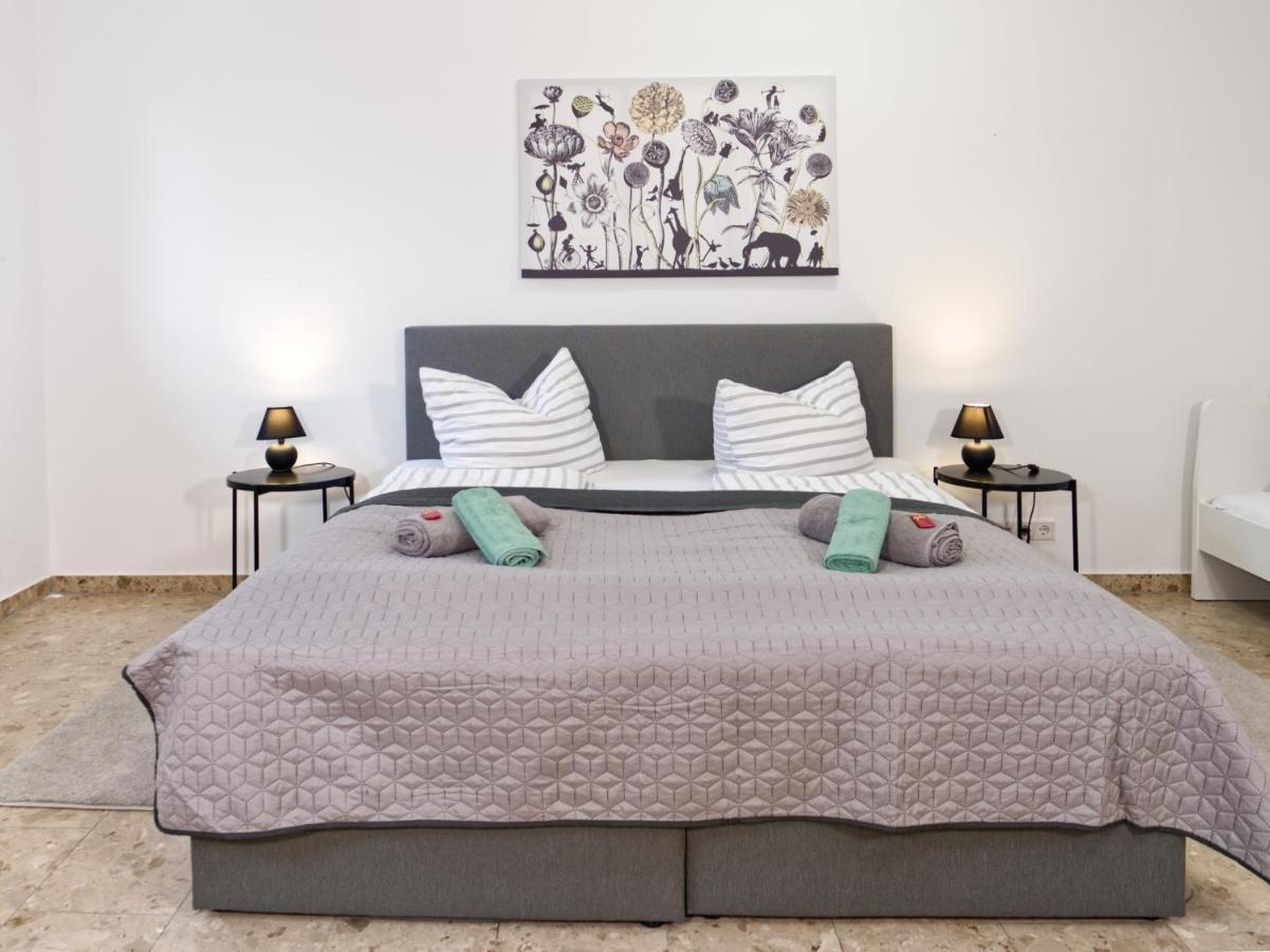 Bohnapartments Elisa - Wohlfuehlapartment Mit 2 Gratis Parkplaetzen Und 3 Schlafzimmern - Wlan - Vollausstattung Erfurt Eksteriør billede