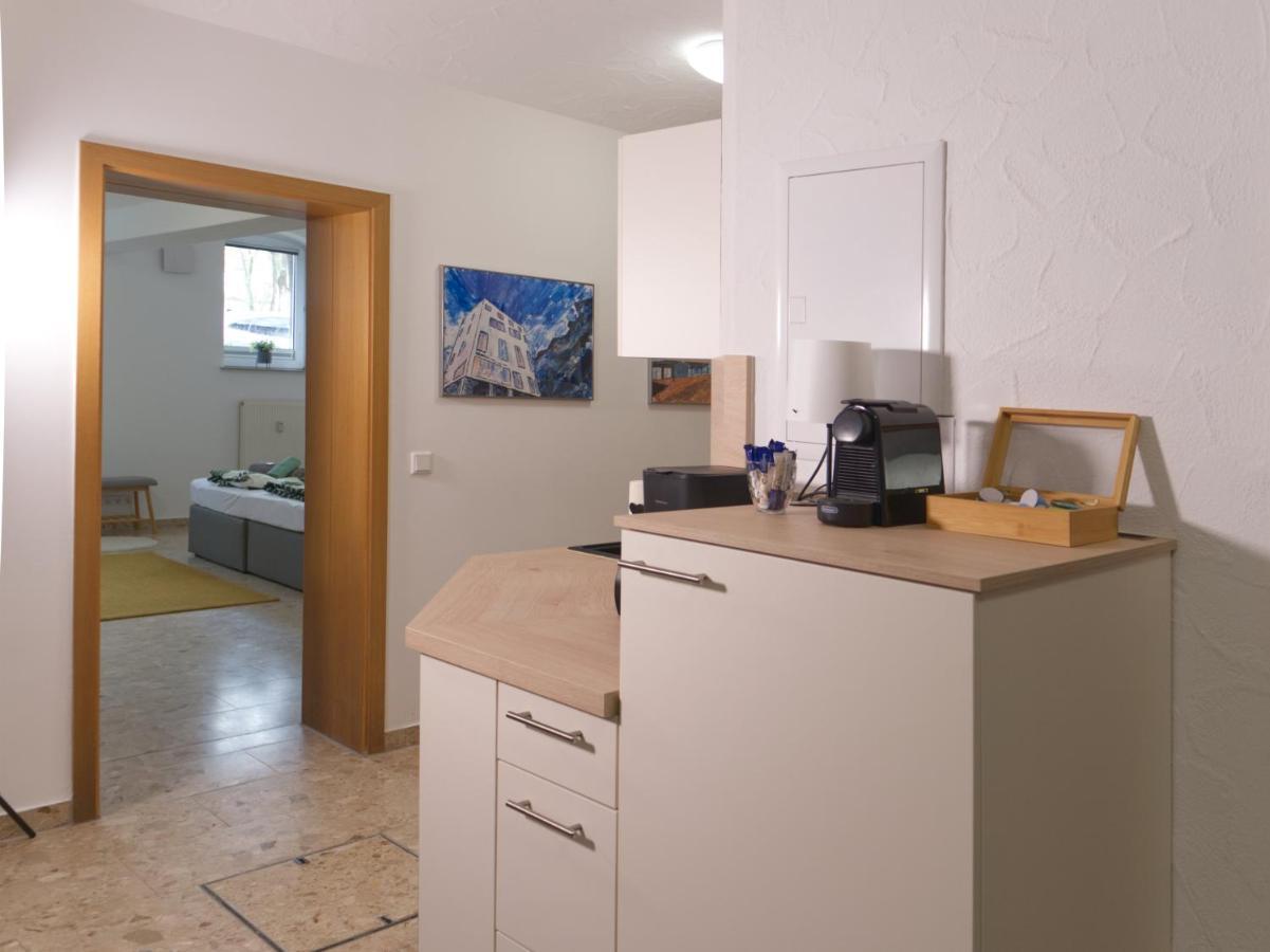 Bohnapartments Elisa - Wohlfuehlapartment Mit 2 Gratis Parkplaetzen Und 3 Schlafzimmern - Wlan - Vollausstattung Erfurt Eksteriør billede