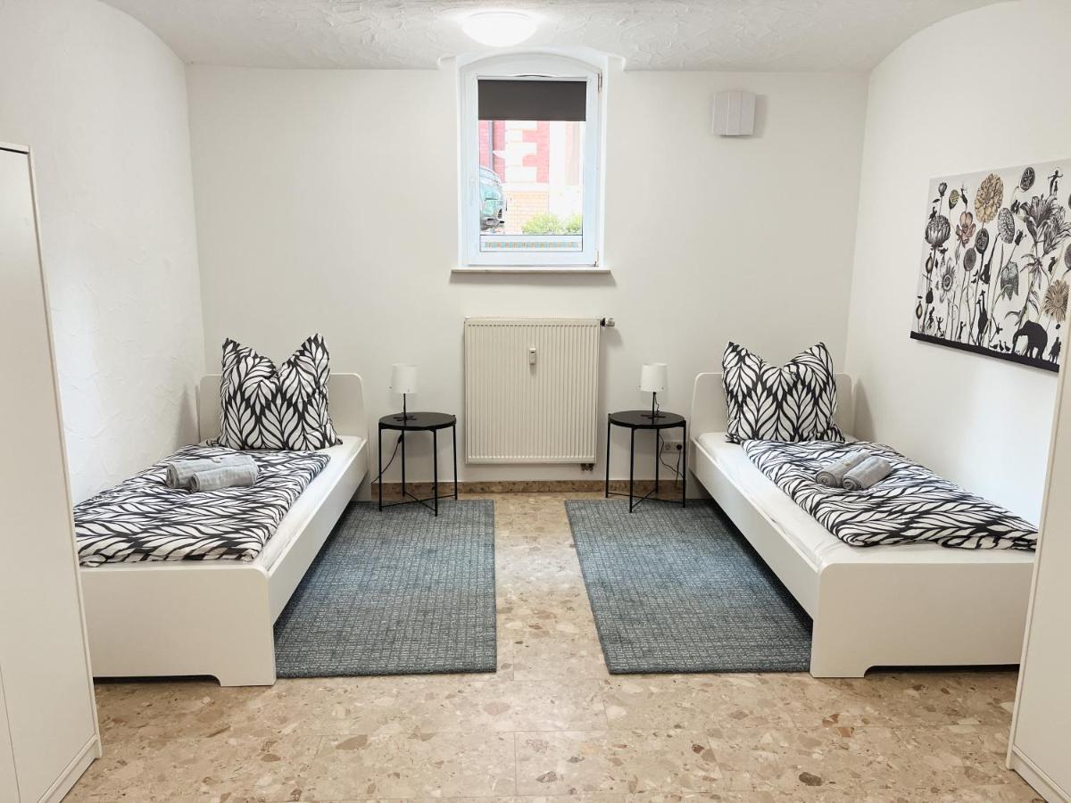 Bohnapartments Elisa - Wohlfuehlapartment Mit 2 Gratis Parkplaetzen Und 3 Schlafzimmern - Wlan - Vollausstattung Erfurt Eksteriør billede