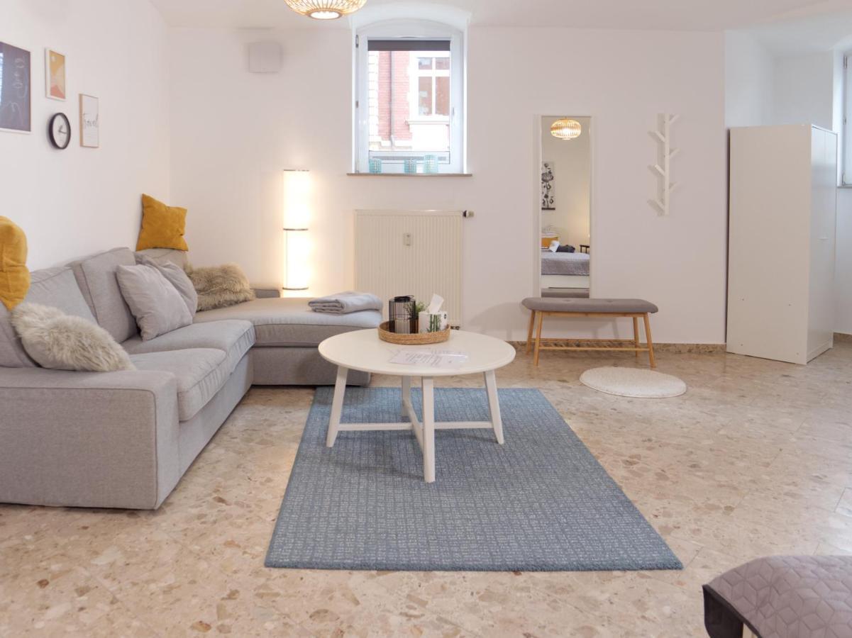 Bohnapartments Elisa - Wohlfuehlapartment Mit 2 Gratis Parkplaetzen Und 3 Schlafzimmern - Wlan - Vollausstattung Erfurt Eksteriør billede