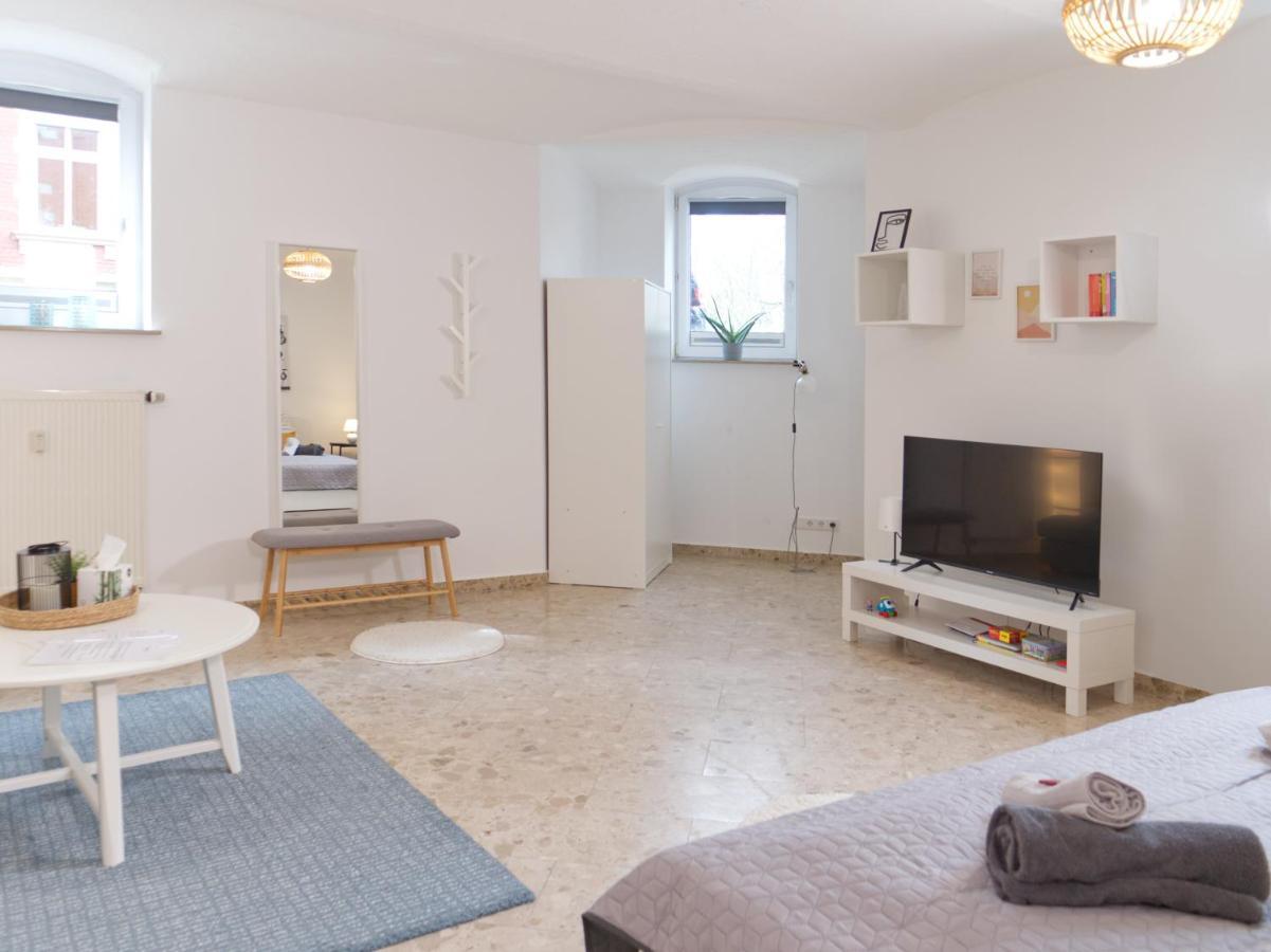 Bohnapartments Elisa - Wohlfuehlapartment Mit 2 Gratis Parkplaetzen Und 3 Schlafzimmern - Wlan - Vollausstattung Erfurt Eksteriør billede