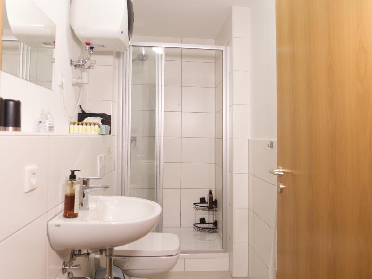 Bohnapartments Elisa - Wohlfuehlapartment Mit 2 Gratis Parkplaetzen Und 3 Schlafzimmern - Wlan - Vollausstattung Erfurt Eksteriør billede