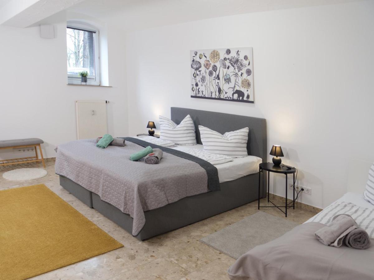 Bohnapartments Elisa - Wohlfuehlapartment Mit 2 Gratis Parkplaetzen Und 3 Schlafzimmern - Wlan - Vollausstattung Erfurt Eksteriør billede