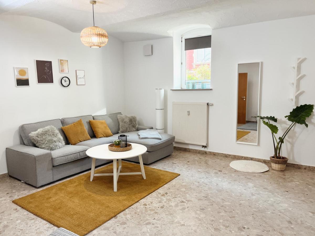Bohnapartments Elisa - Wohlfuehlapartment Mit 2 Gratis Parkplaetzen Und 3 Schlafzimmern - Wlan - Vollausstattung Erfurt Eksteriør billede