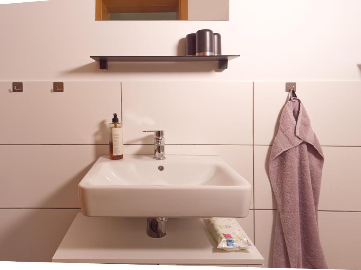 Bohnapartments Elisa - Wohlfuehlapartment Mit 2 Gratis Parkplaetzen Und 3 Schlafzimmern - Wlan - Vollausstattung Erfurt Eksteriør billede